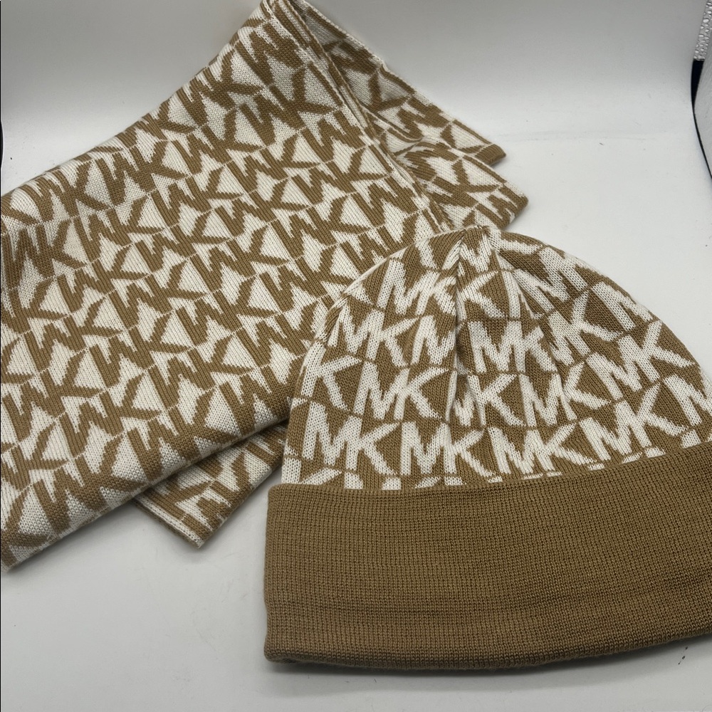 Michael Kors Beanie Hat & Scarf Set NWT Tan White MK Logo